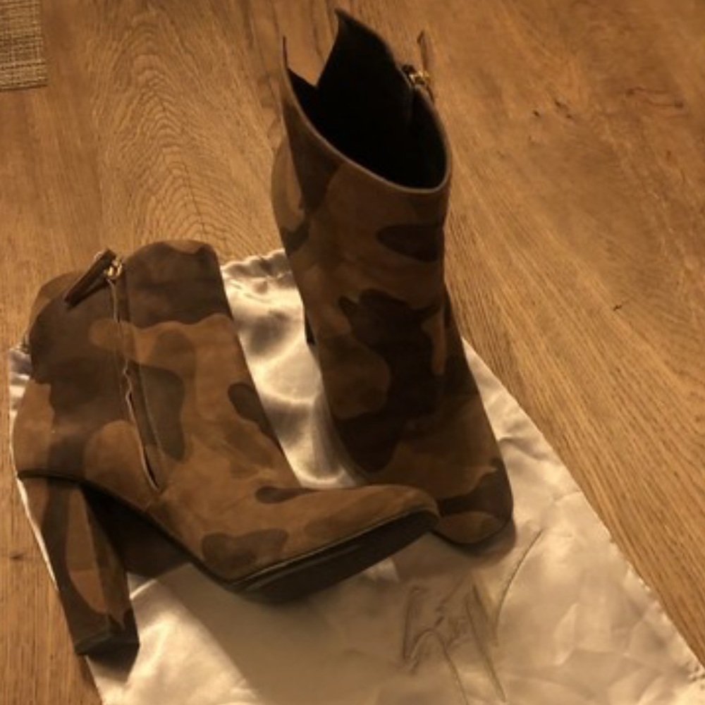 Giuseppe zanotti camo booties